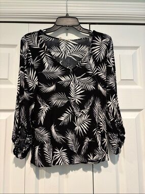 ee:some V-Neck Black Palm-Print Women's Top